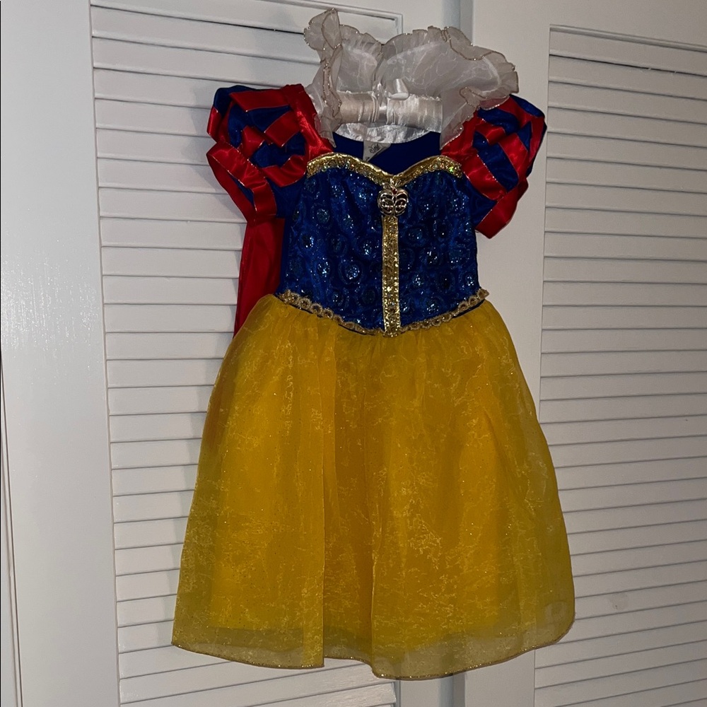 Disney Store Snow White Costume, size 4